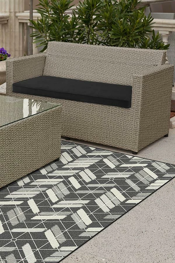 Brand new 🧨 Ruggable Outdoor Painted Chevron Black Rug 🥰 4 Brand new 🧨 Ruggable Outdoor Painted Chevron Black Rug 🥰 - Image 4